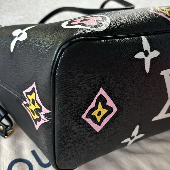 LOUIS VUITTON 
Monogram Giant Wild at Heart Neverfull MM Black - Picture 10 of 16